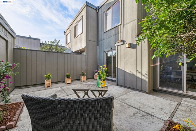 3447 Capella Ln, Alameda, CA 94502
