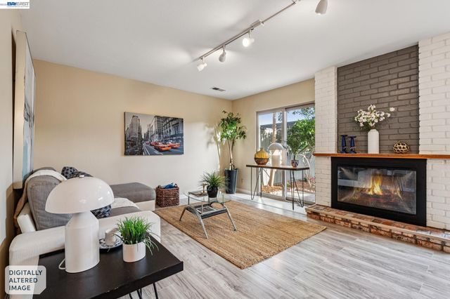 3447 Capella Ln, Alameda, CA 94502