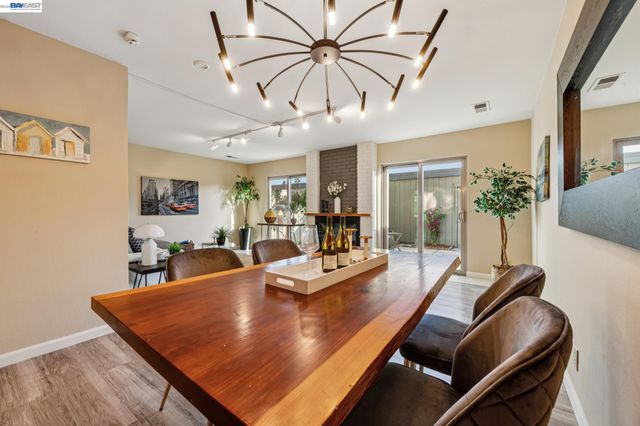3447 Capella Ln, Alameda, CA 94502