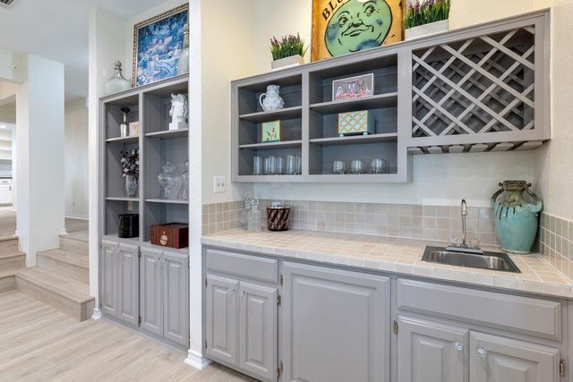 5 Valhalla CT, The Hills, TX 78738
