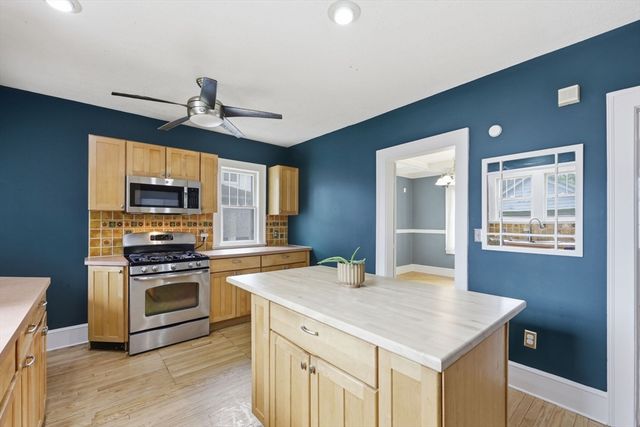 9 Texel Dr, Springfield, MA 01108