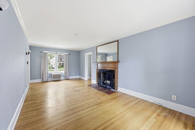 9 Texel Dr, Springfield, MA 01108