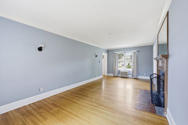 9 Texel Dr, Springfield, MA 01108