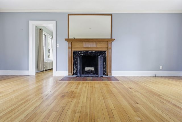 9 Texel Dr, Springfield, MA 01108