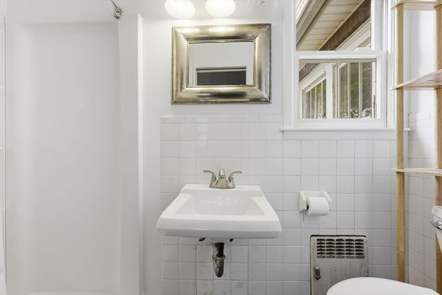 9 Texel Dr, Springfield, MA 01108
