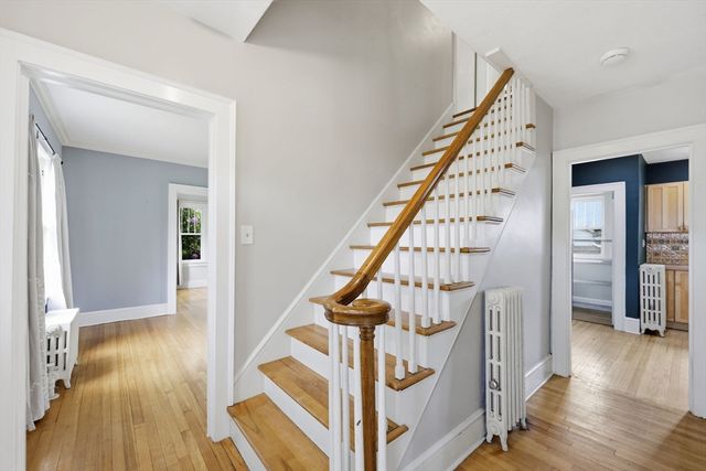 9 Texel Dr, Springfield, MA 01108