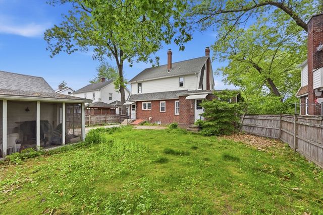 9 Texel Dr, Springfield, MA 01108