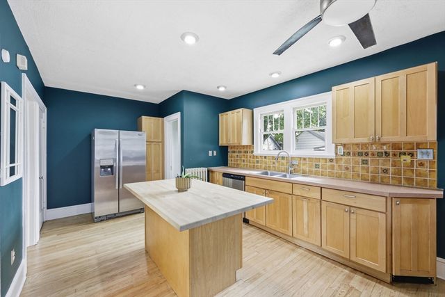9 Texel Dr, Springfield, MA 01108