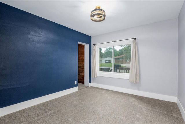 1244 70th Street, Windsor Heights, IA 50324