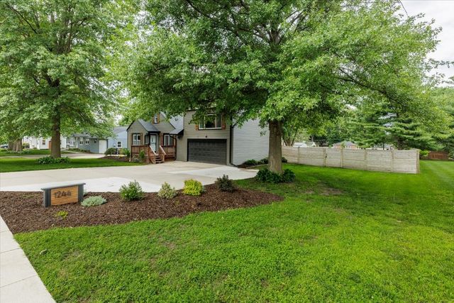 1244 70th Street, Windsor Heights, IA 50324