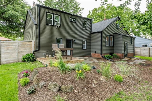 1244 70th Street, Windsor Heights, IA 50324