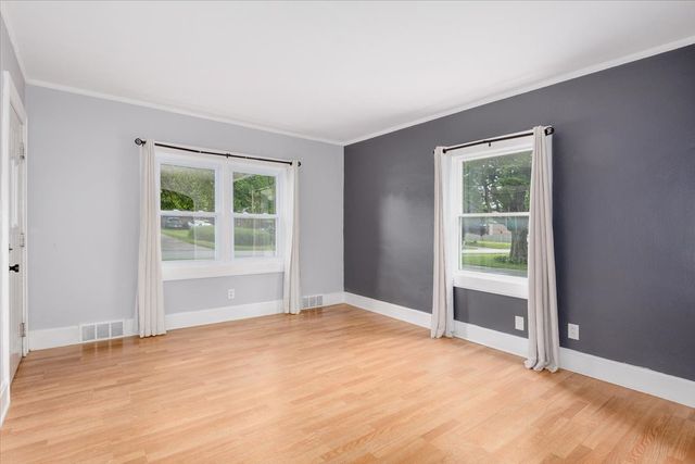 1244 70th Street, Windsor Heights, IA 50324