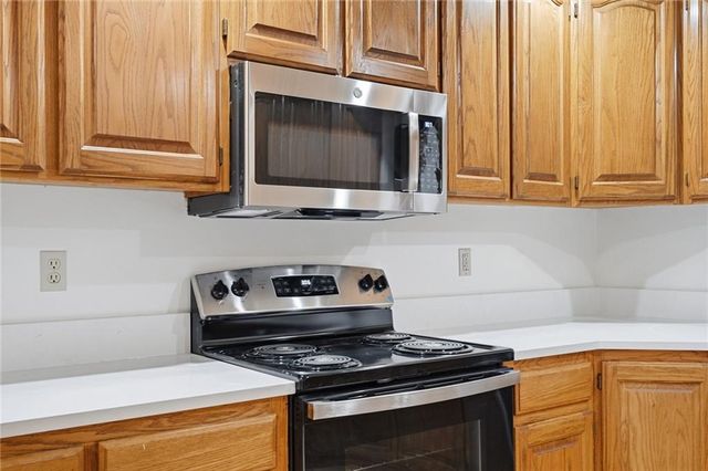 2018 Crossgate Drive, Lawrence, KS 66047