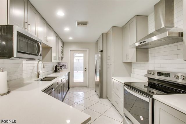 162 SE 22nd ST, Cape Coral, FL 33990