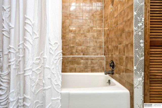 5603 T Street, Omaha, NE 68117