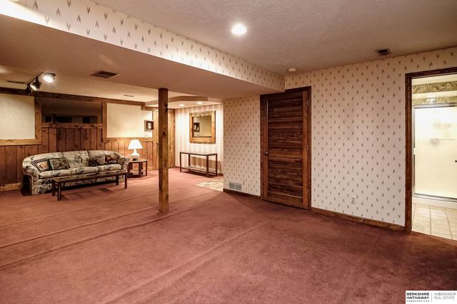 5603 T Street, Omaha, NE 68117