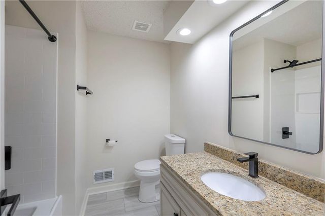 203 NE Crescent Street, Lee's Summit, MO 64086