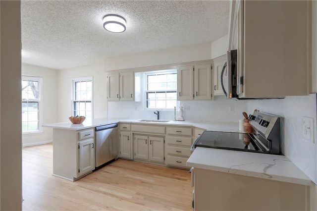 203 NE Crescent Street, Lee's Summit, MO 64086