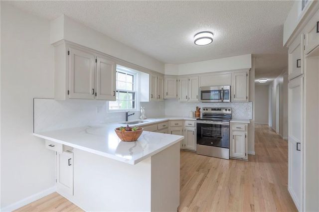 203 NE Crescent Street, Lee's Summit, MO 64086