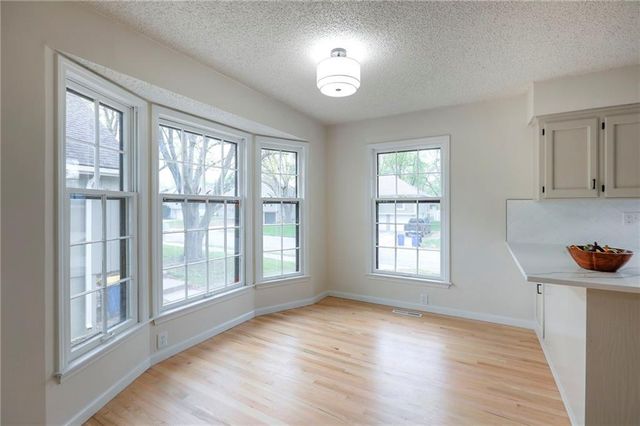 203 NE Crescent Street, Lee's Summit, MO 64086