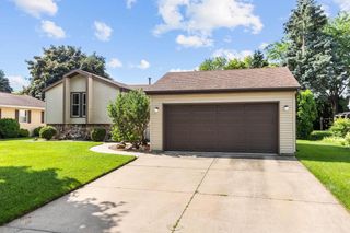 1145 W 19TH AVENUE, Oshkosh, WI 54902