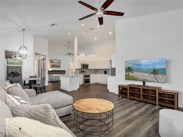 8983 Mustang Island CIR, Naples, FL 34113