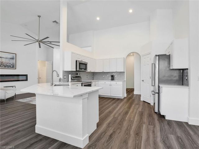 8983 Mustang Island CIR, Naples, FL 34113