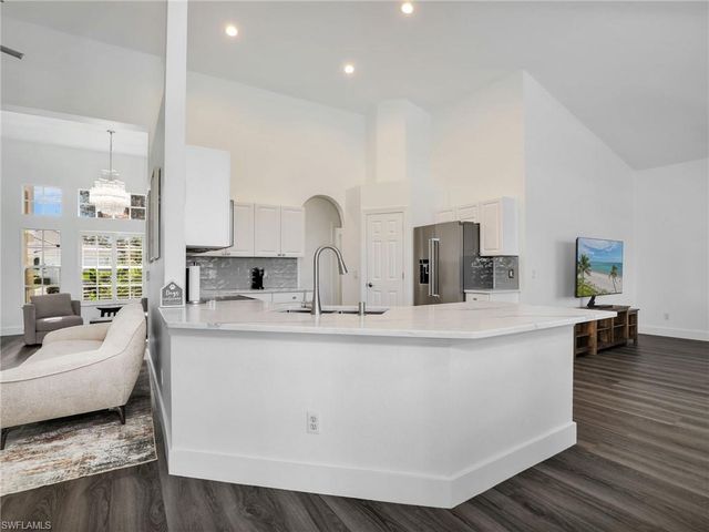 8983 Mustang Island CIR, Naples, FL 34113