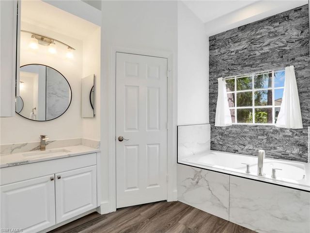 8983 Mustang Island CIR, Naples, FL 34113
