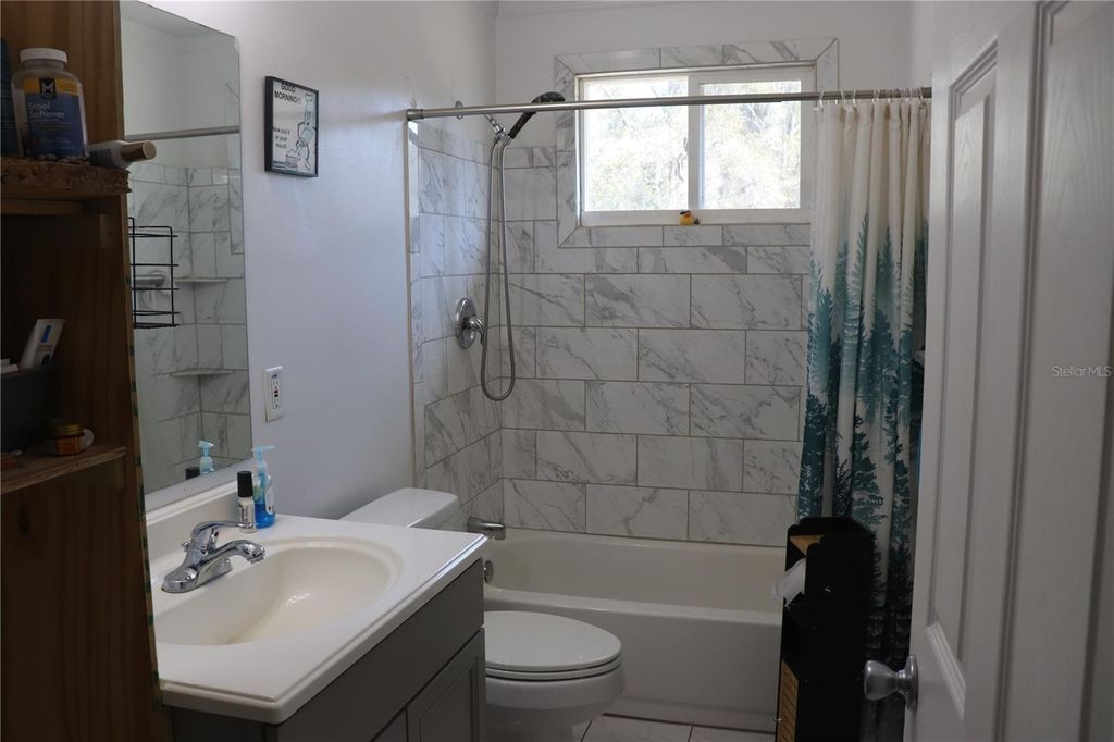 Image 11 of property listing at 19511 SE 110TH AVENUE, Inglis, FL 34449