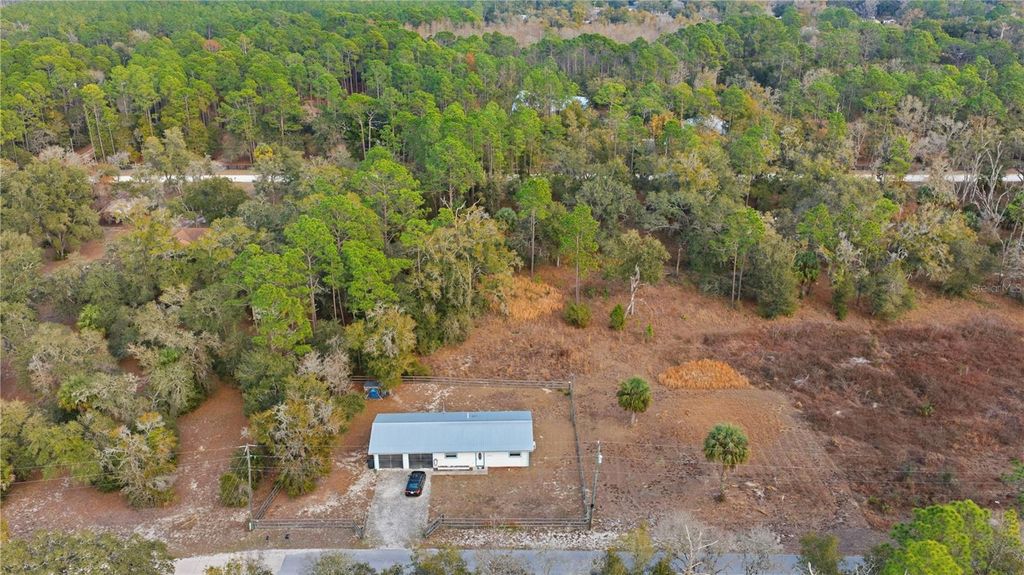 Image 15 of property listing at 19511 SE 110TH AVENUE, Inglis, FL 34449