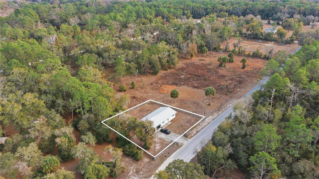 Image 21 of property listing at 19511 SE 110TH AVENUE, Inglis, FL 34449