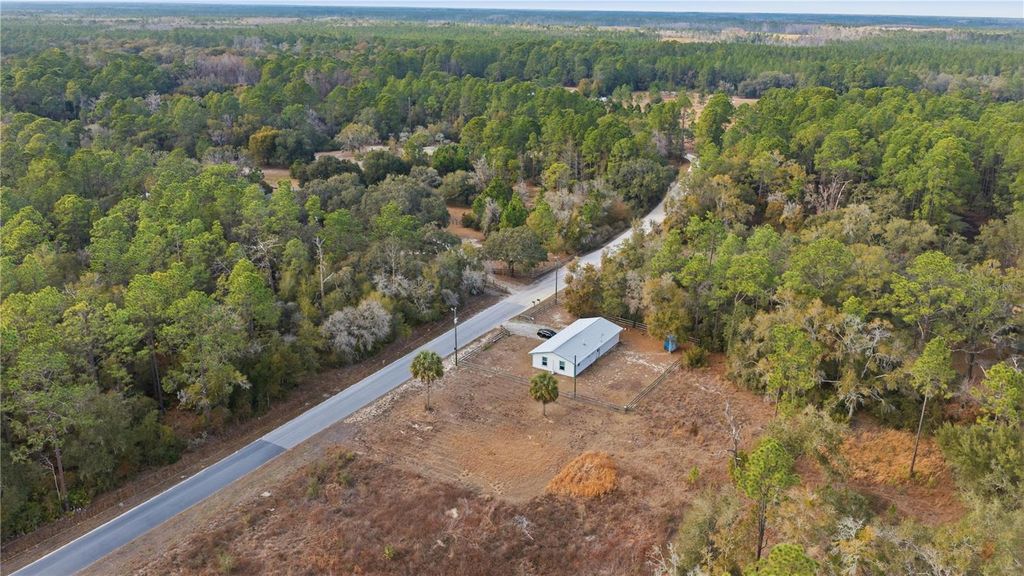 Image 23 of property listing at 19511 SE 110TH AVENUE, Inglis, FL 34449