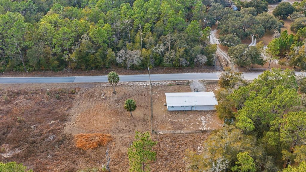 Image 25 of property listing at 19511 SE 110TH AVENUE, Inglis, FL 34449