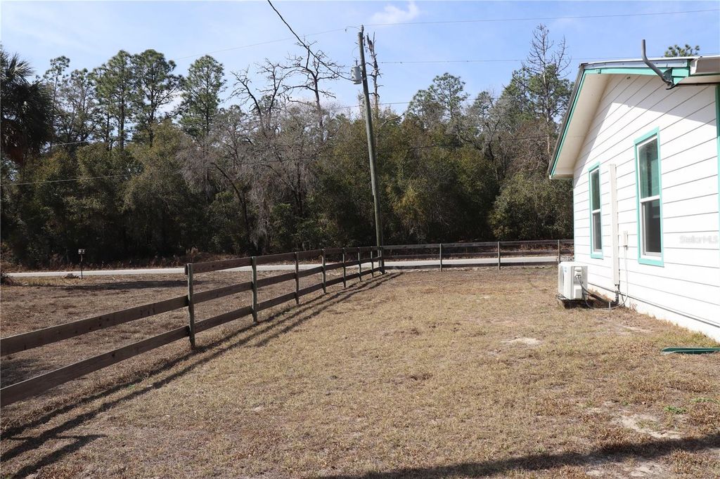 Image 26 of property listing at 19511 SE 110TH AVENUE, Inglis, FL 34449