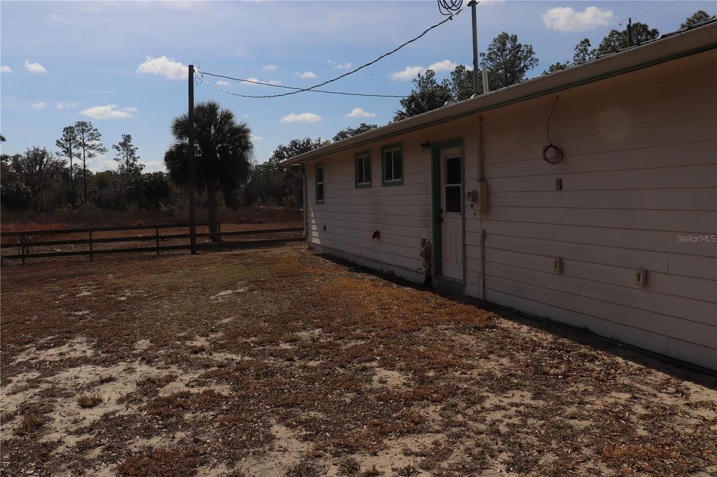 Image 31 of property listing at 19511 SE 110TH AVENUE, Inglis, FL 34449