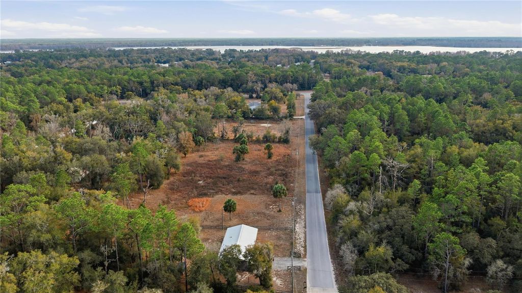 Image 34 of property listing at 19511 SE 110TH AVENUE, Inglis, FL 34449