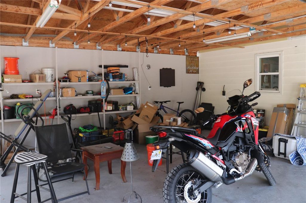 Image 9 of property listing at 19511 SE 110TH AVENUE, Inglis, FL 34449