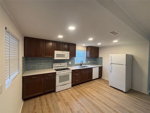 403 VIRGINIA STREET, Frostproof, FL 33843