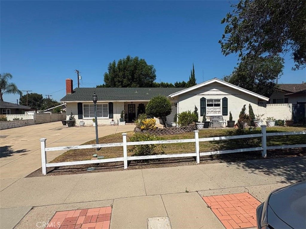 Image 1 of property listing at 221 E Elwood, Glendora, CA 91741