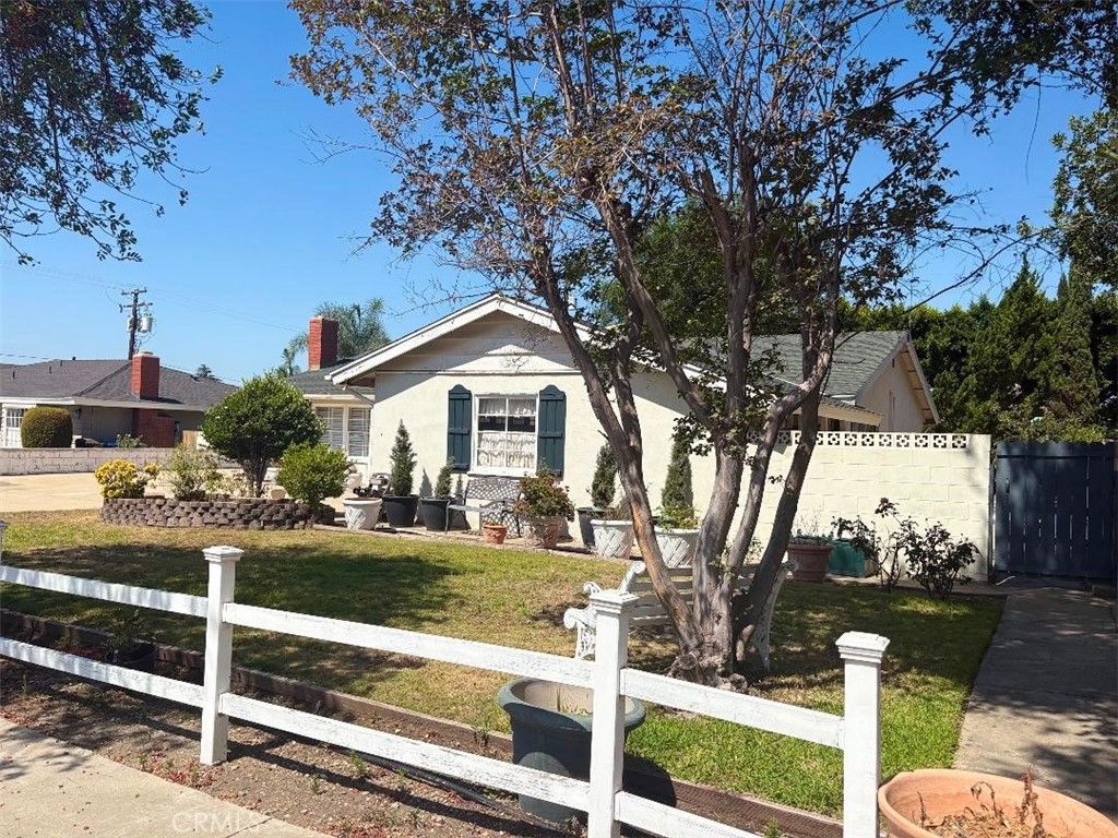Image 2 of property listing at 221 E Elwood, Glendora, CA 91741