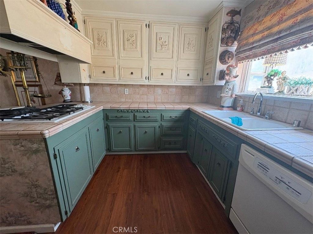 Image 6 of property listing at 221 E Elwood, Glendora, CA 91741