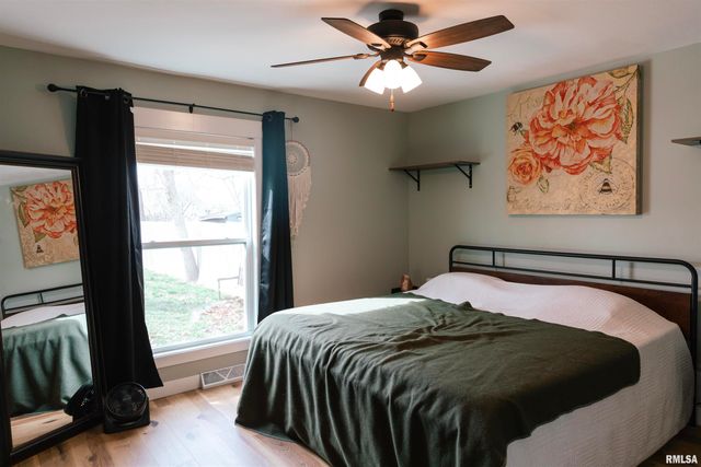 1815 FAIRFIELD Drive, Springfield, IL 62702