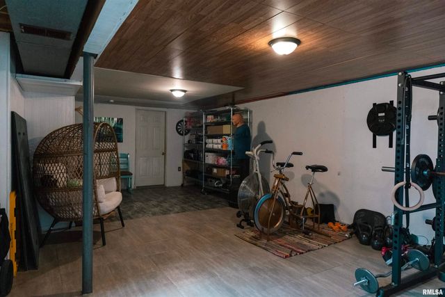 1815 FAIRFIELD Drive, Springfield, IL 62702