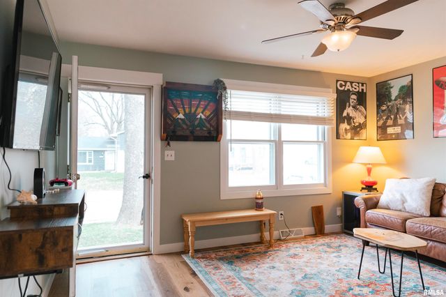 1815 FAIRFIELD Drive, Springfield, IL 62702