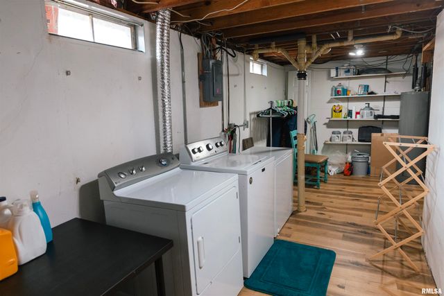 1815 FAIRFIELD Drive, Springfield, IL 62702