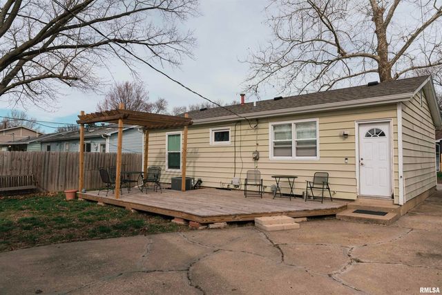 1815 FAIRFIELD Drive, Springfield, IL 62702