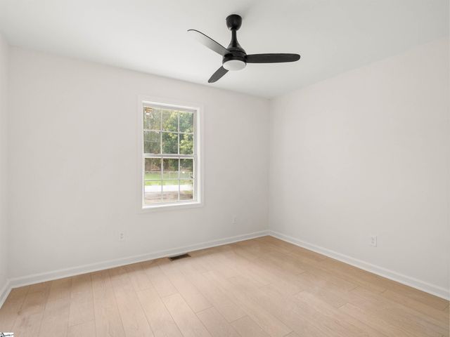 109 Laurens Court, Fountain Inn, SC 29644