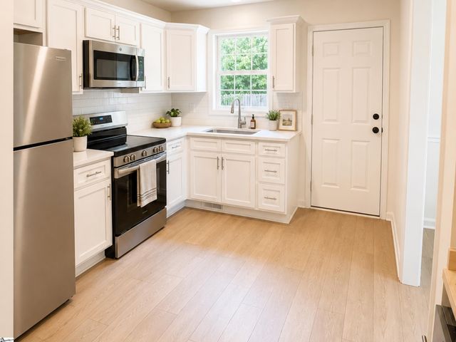 109 Laurens Court, Fountain Inn, SC 29644