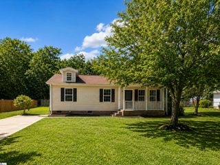 109 Laurens Court, Fountain Inn, SC 29644